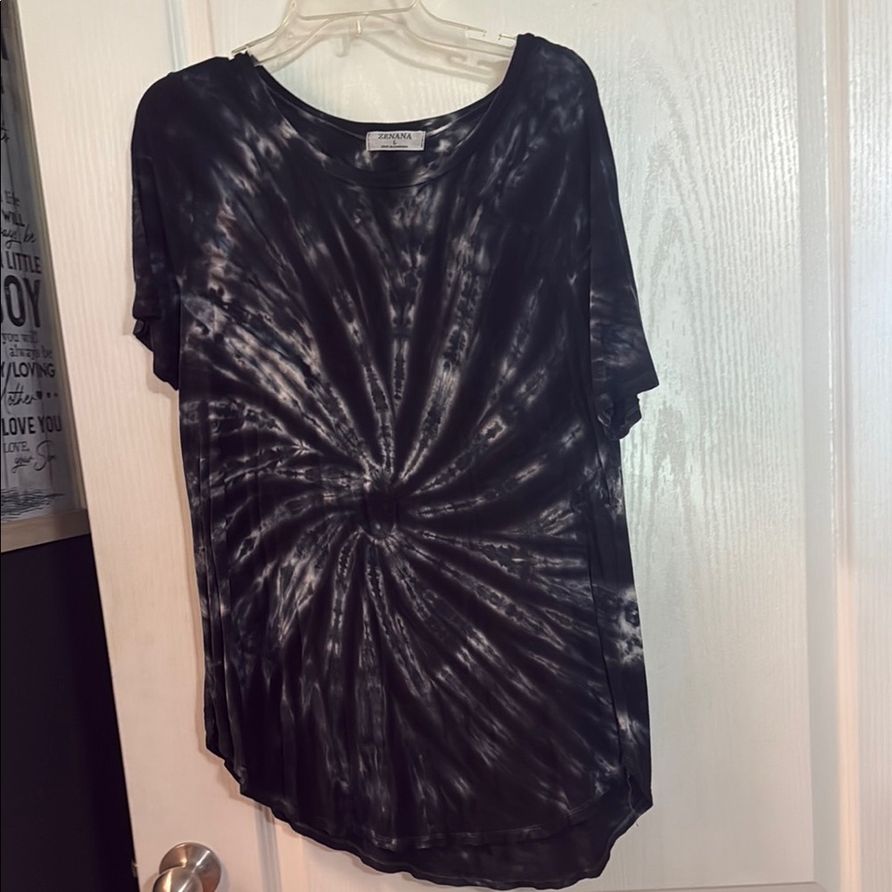 Zenana Outfitters Relaxed Black and Gray Tie-Dye Tee